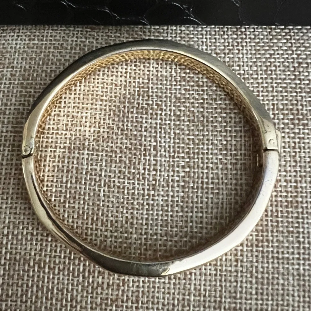 J Crew Gold Tone Hinged Bangle Bracelet Oval Minimalist Stackable 7 Old Money